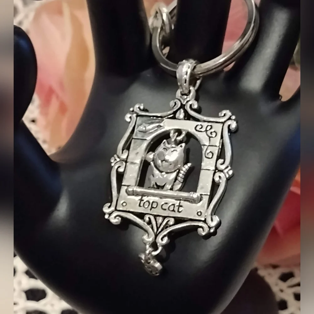 Top Cat Silver Keychain Pendant – Cat Lover Accessory